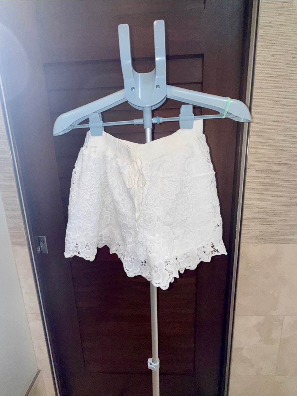 White Floral Crochet Scallops Shorts Size M/L